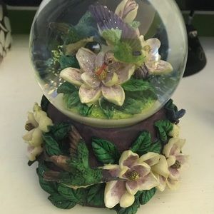 Hummingbird snow globe music box